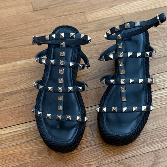 Valentino Garavani Black Sandals with gold Studs - Picture 1 of 6